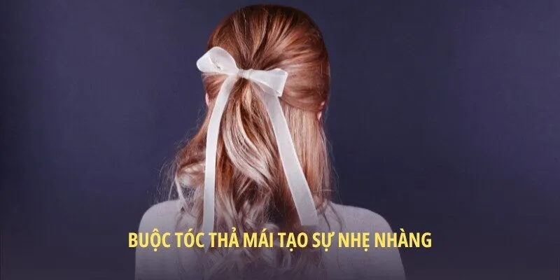 Buộc tóc thả mái tạo sự nhẹ nhàng, thanh thoát